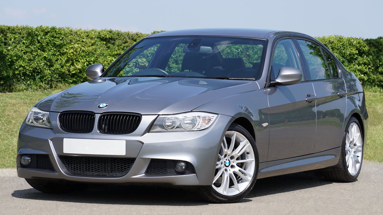 Read more about the article Why Car Window Tinting Perth Services Are a Smart Choice for Every Driver