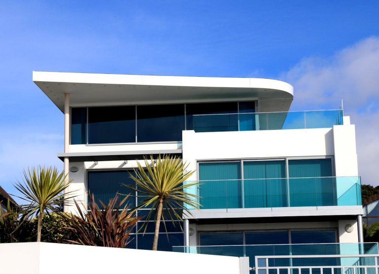 Read more about the article House Window Tinting Prices: Estimating Your Home Cooling Investment
