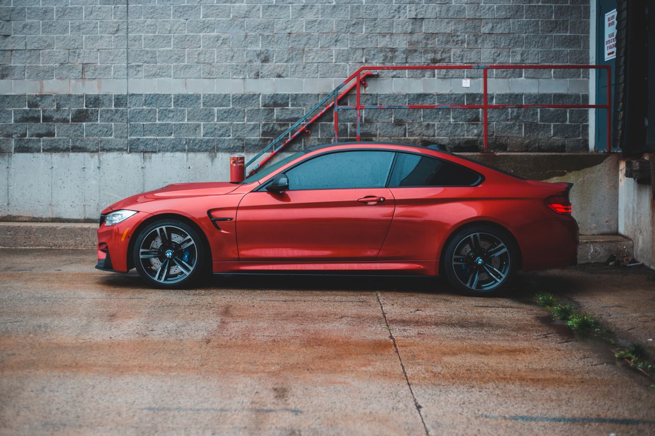 Read more about the article How Do You Tint Car Windows Like a Pro? DIY vs. Professional Application